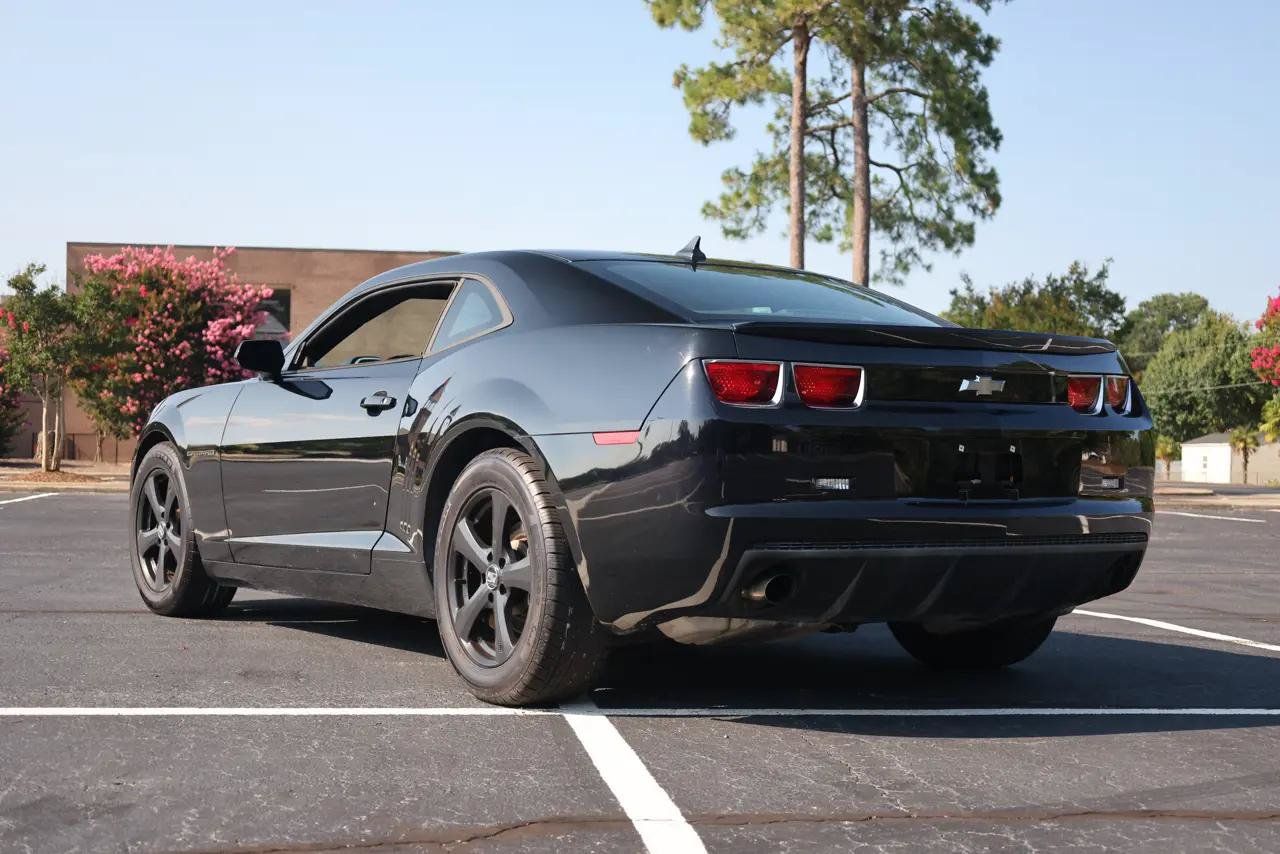 Used 2013 Chevrolet Camaro LS RWD image 3