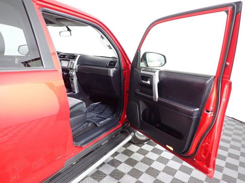 Used 2018 Toyota 4Runner SR5 AWD/4WD image 42
