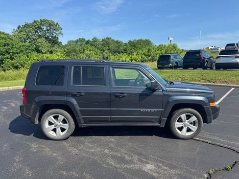 Used 2014 Jeep Patriot Latitude FWD image 2