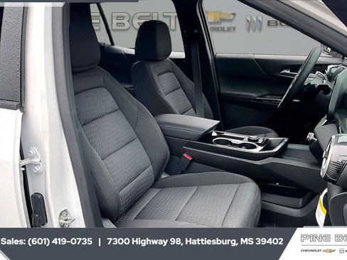 New 2026 Chevrolet Equinox LT w/ Safety and Technology Package FWD image 6