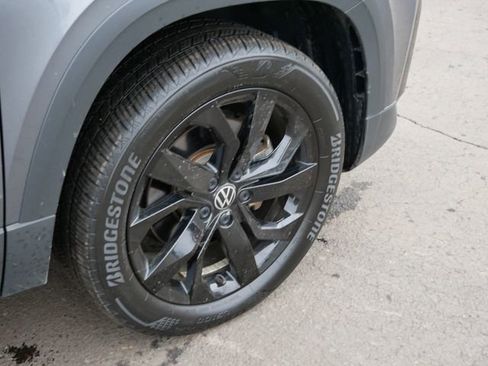 Used 2022 Volkswagen Taos SE image 9