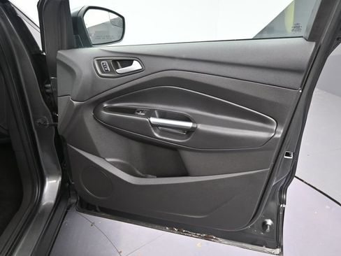 Used 2018 Ford Escape SE w/ SE Sport Appearance Package FWD image 16