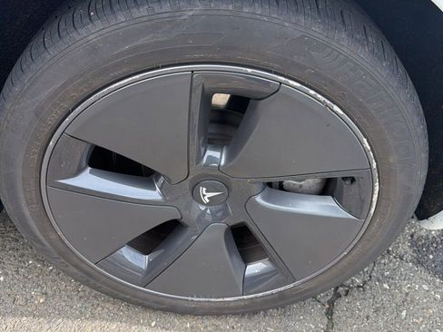 Used 2023 Tesla Model 3 Standard Range RWD image 4