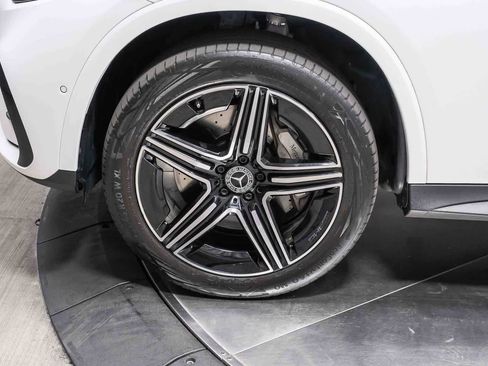 Used 2025 Mercedes-Benz GLC 350e 4MATIC image 10