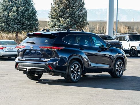 Used 2022 Toyota Highlander XLE image 5