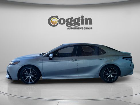 Certified 2023 Toyota Camry SE image 3