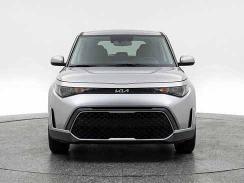 Used 2025 Kia Soul LX w/ LX Technology Package FWD image 2