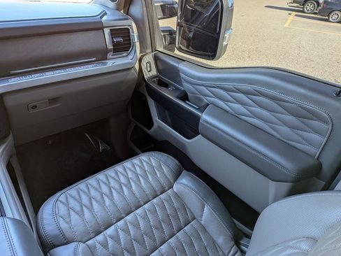 Certified 2025 Ford F250 Platinum w/ Platinum Plus Package image 17