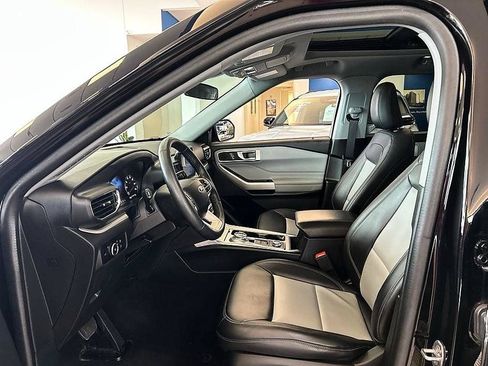 Used 2023 Ford Explorer XLT w/ Equipment Group 202A AWD/4WD image 9