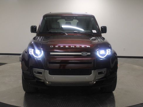 Used 2023 Land Rover Defender 130 SE image 8