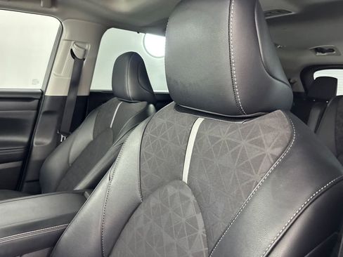 Certified 2024 Toyota Highlander XLE FWD image 10