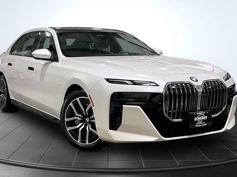 Used 2024 BMW 740i xDrive w/ Premium Package AWD/4WD image 13
