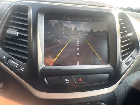 Used 2018 Jeep Cherokee Limited AWD/4WD image 13