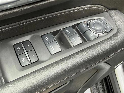 Used 2024 GMC Yukon Denali w/ Advanced Technology Package AWD/4WD image 17