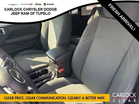 Used 2025 Jeep Wrangler Sahara image 27