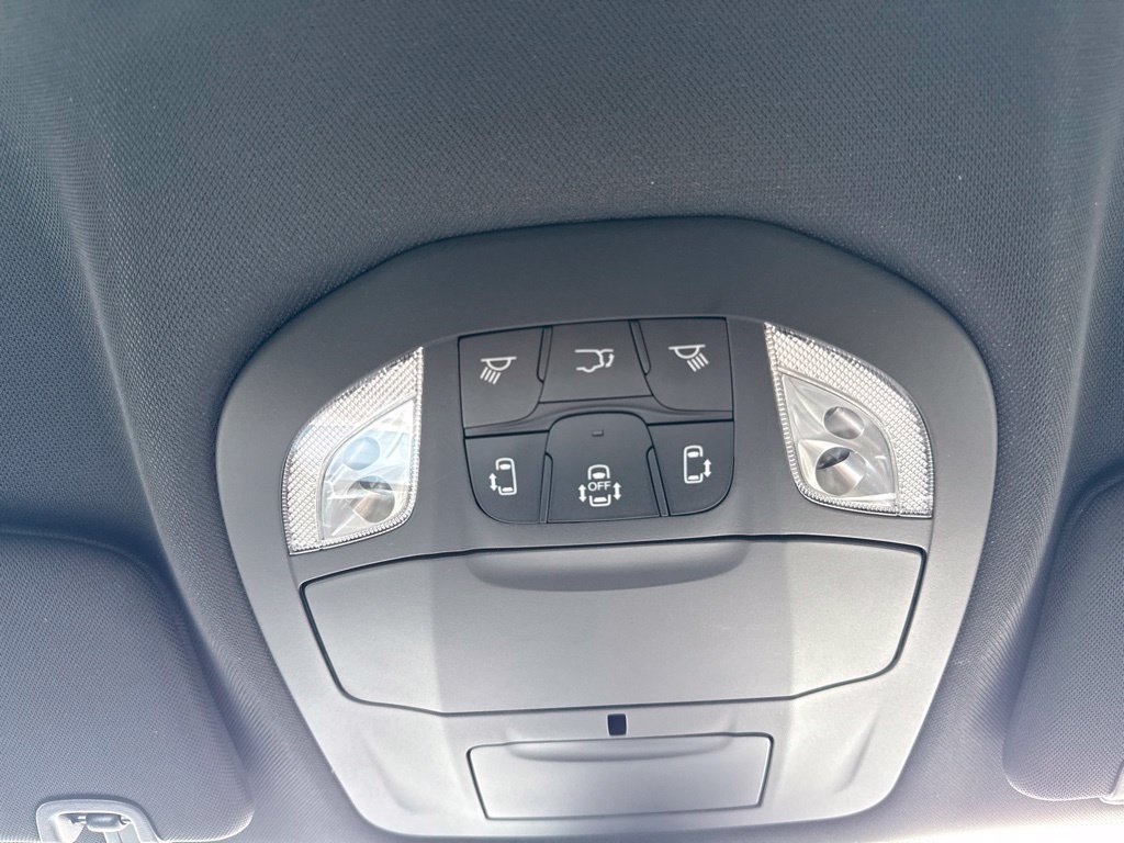 New 2027 Chrysler Pacifica Select AWD/4WD image 38