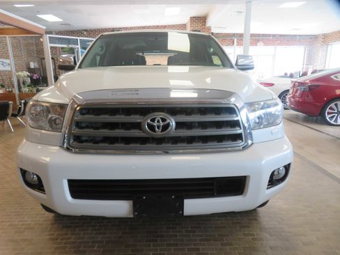 Used 2017 Toyota Sequoia Platinum RWD image 78