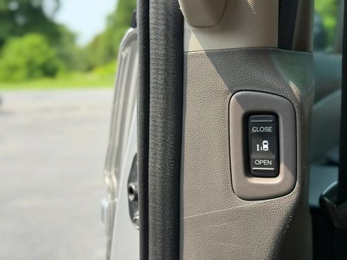 Used 2015 Honda Odyssey EX image 36