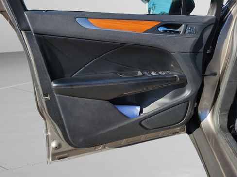 Used 2017 Lincoln MKC Reserve image 21