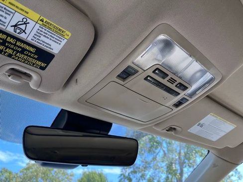 Used 2019 Toyota Highlander XLE image 9