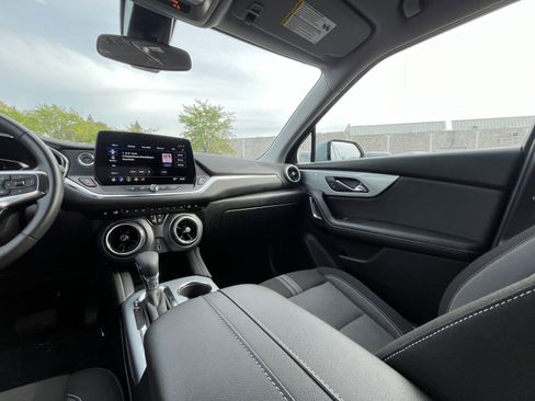Used 2025 Chevrolet Blazer LT FWD image 37