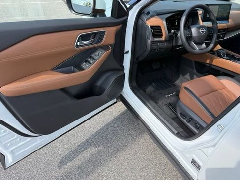 Certified 2026 Nissan Rogue Platinum AWD/4WD image 15