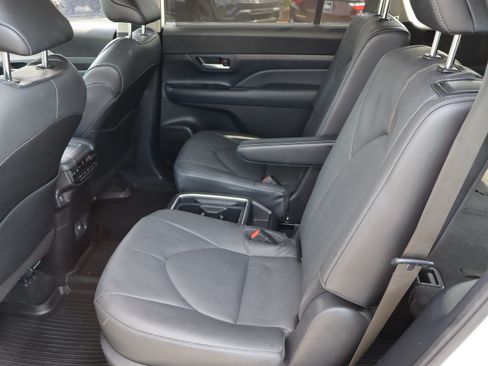 Used 2024 Toyota Grand Highlander AWD image 33