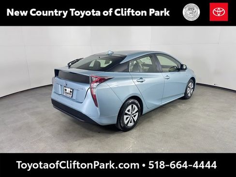 Used 2018 Toyota Prius Four image 3
