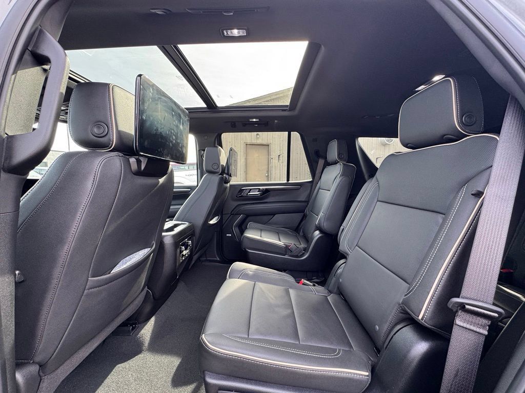Used 2026 Chevrolet Tahoe Premier AWD/4WD image 34