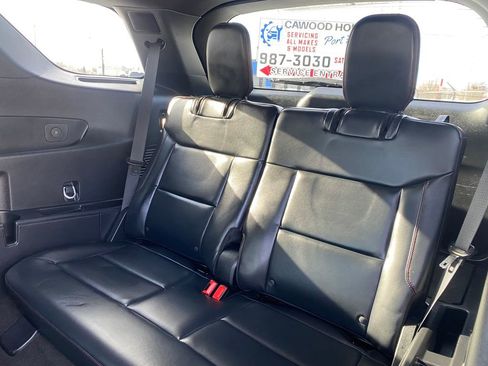 Used 2025 Ford Explorer ST-Line w/ ST-Line Street Pack image 18