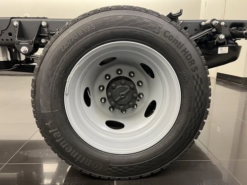 New 2026 Ford F450 XL w/ XL Chrome Package image 7