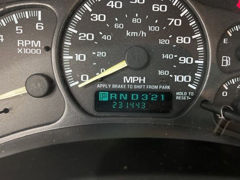 Used 2000 Chevrolet Silverado 2500 W/T w/ Firm Ride Suspension Pkg image 12