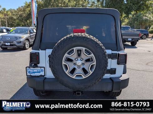 Used 2018 Jeep Wrangler Unlimited Rubicon AWD/4WD image 4