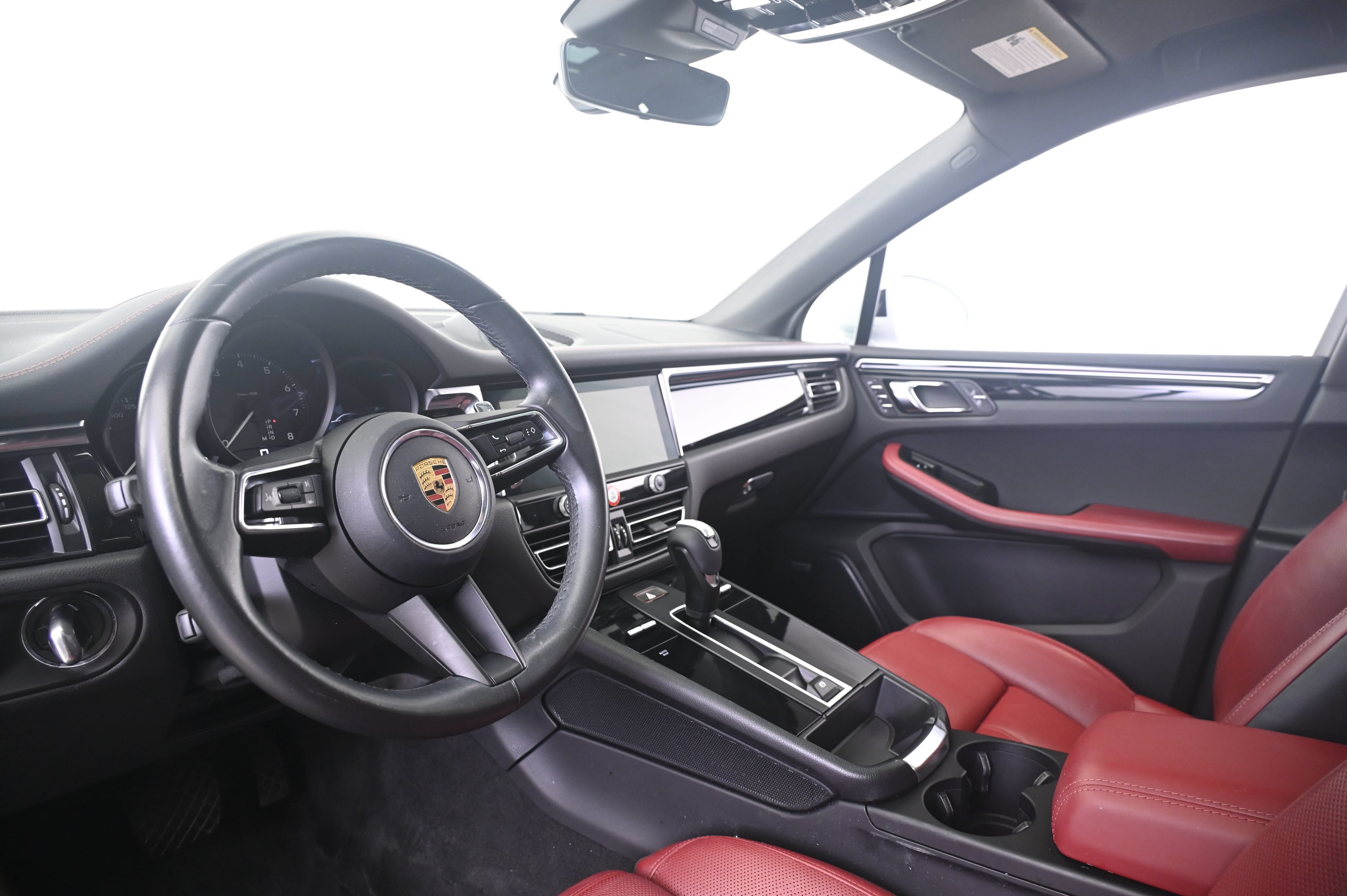 Certified 2022 Porsche Macan AWD/4WD image 28