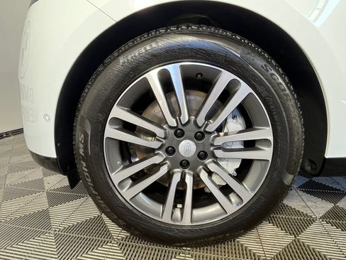 Used 2025 Land Rover Range Rover Long Wheelbase SE AWD/4WD image 15