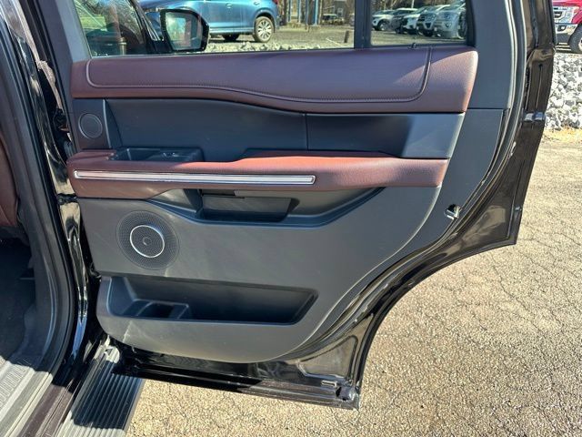 Used 2024 Ford Expedition Limited AWD/4WD image 22