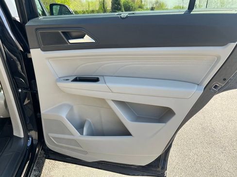 Certified 2023 Volkswagen Atlas SE w/ Panoramic Sunroof Package AWD/4WD image 23