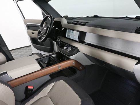 Used 2024 Land Rover Defender 110 X-Dynamic SE image 23