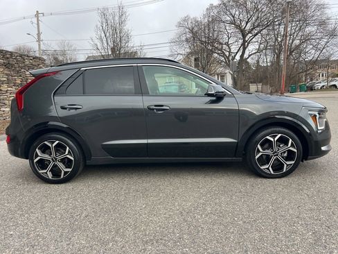 Certified 2023 Kia Niro EX Touring image 7