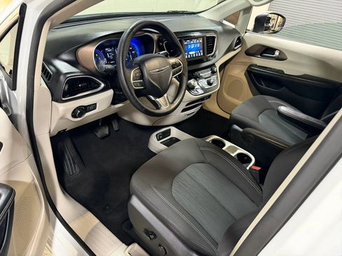 Used 2020 Chrysler Voyager LX FWD image 55