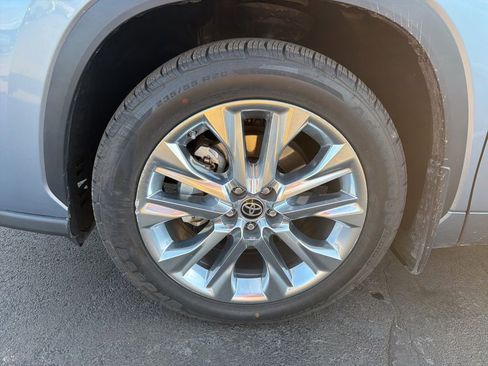 Used 2022 Toyota Highlander Limited image 10