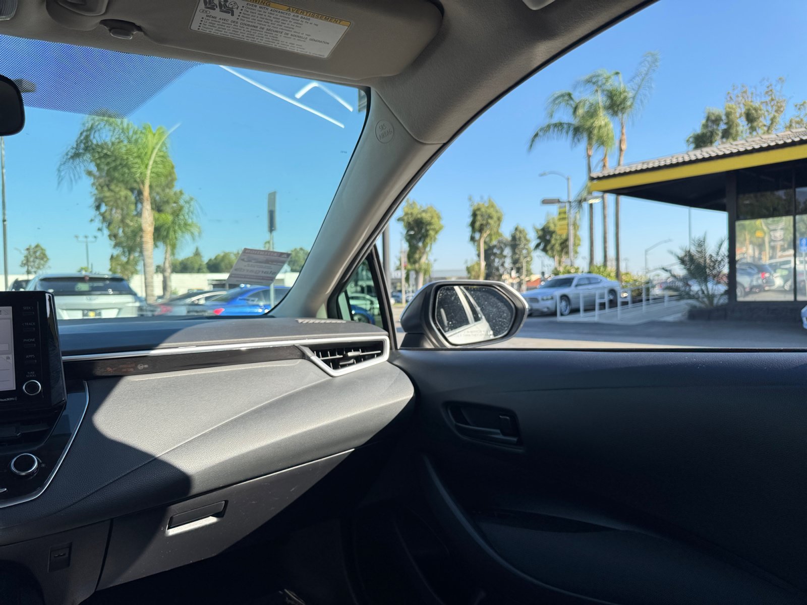 Used 2022 Toyota Corolla LE w/ Carpet Mat Package (TMS) FWD image 17