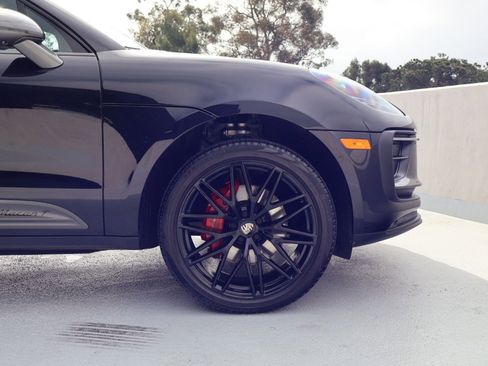 Certified 2023 Porsche Macan Turbo image 11