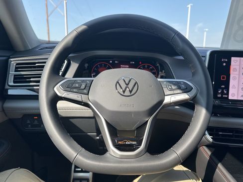 New 2026 Volkswagen Atlas Peak Edition image 12