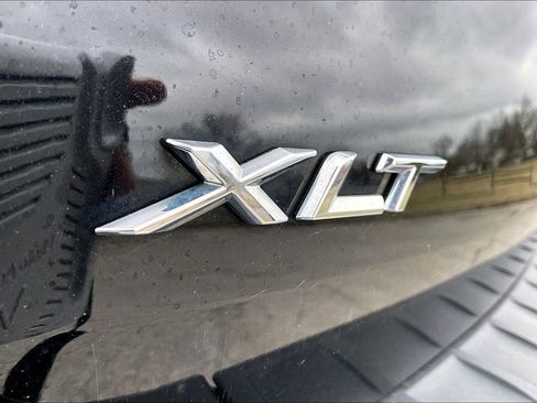 Used 2022 Ford Explorer XLT w/ Class IV Trailer Tow Package image 8