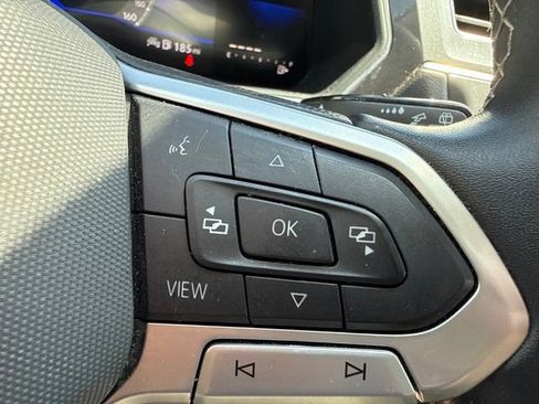 Used 2023 Volkswagen Tiguan SE w/ Panoramic Sunroof Package FWD image 22