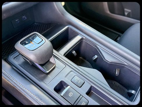 Used 2024 Nissan Pathfinder S FWD image 21
