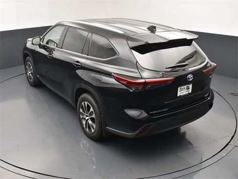 Used 2022 Toyota Highlander XLE image 17