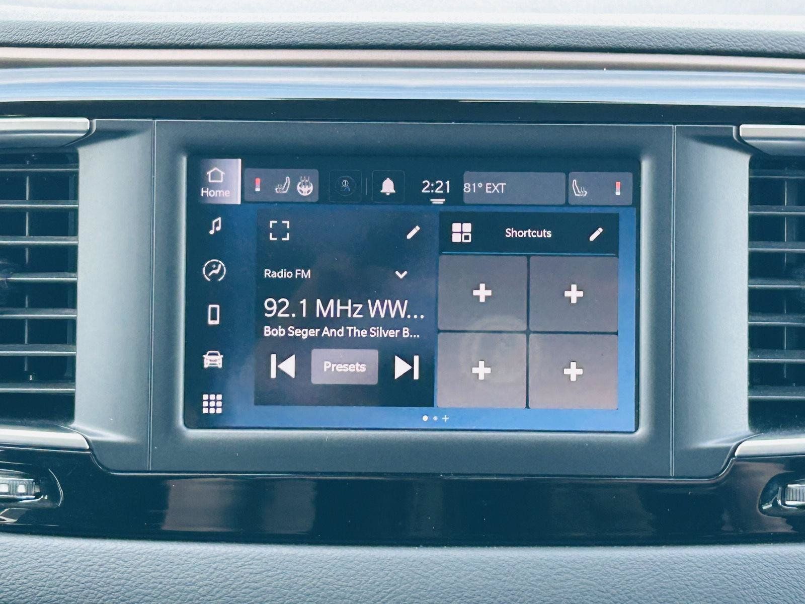 Used 2023 Chrysler Voyager LX FWD image 18