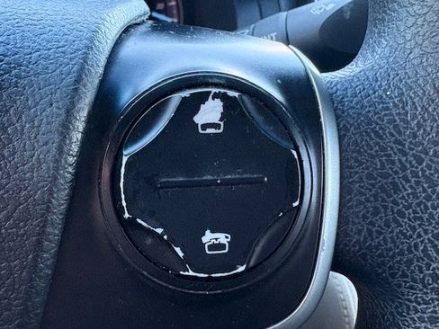 Used 2012 Toyota Camry L image 28